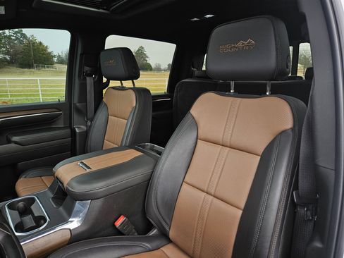 Used 2024 Chevrolet Silverado 2500 High Country w/ Technology Package image 13