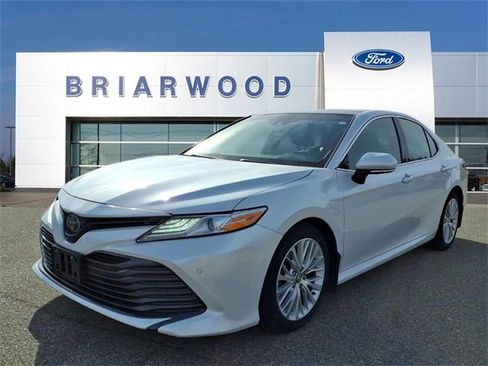 Used 2018 Toyota Camry XLE image 1