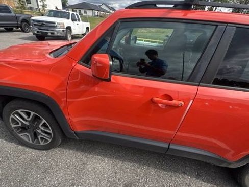 Used 2016 Jeep Renegade Latitude FWD image 47