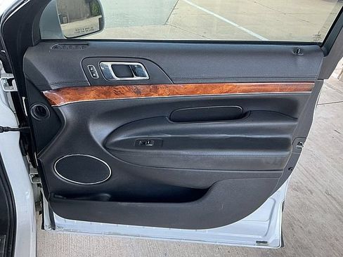 Used 2019 Lincoln MKT AWD image 10