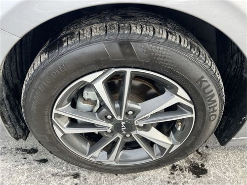 Used 2024 Kia Forte LXS w/ LXS Technology Package image 16