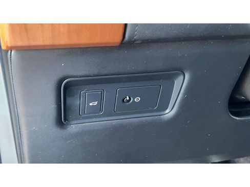 Used 2018 Land Rover Range Rover Autobiography image 26