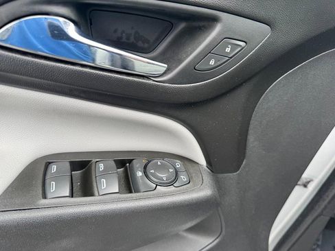 Used 2021 Chevrolet Equinox LS image 16