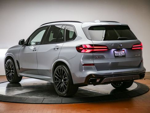 Used 2024 BMW X5 xDrive40i w/ M Sport Package AWD/4WD image 2