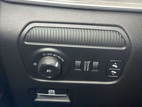 Used 2022 Jeep Wagoneer Series III AWD/4WD image 18