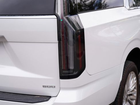 Used 2025 Cadillac Escalade ESV Premium Luxury w/ LPO, Floor Liner Package AWD/4WD image 14