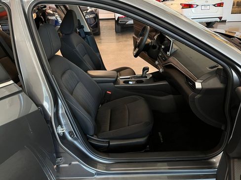 Used 2025 Nissan Altima 2.5 SV FWD image 35