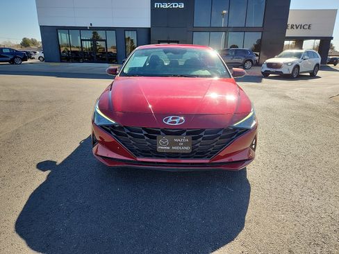 Used 2023 Hyundai Elantra SEL image 2