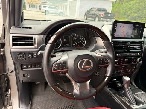 Used 2023 Lexus GX 460 Luxury w/ Accessory Package AWD/4WD image 16