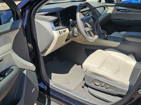 Used 2017 Cadillac XT5 Luxury w/ Driver Awareness Package image 23