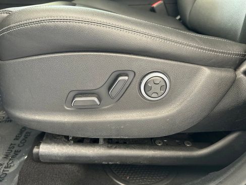 Used 2025 Genesis GV70 2.5T AWD/4WD image 41