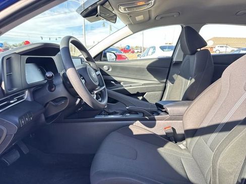 Used 2024 Hyundai Elantra SE image 11
