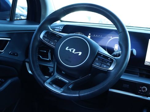 Used 2025 Kia Sportage SX image 8