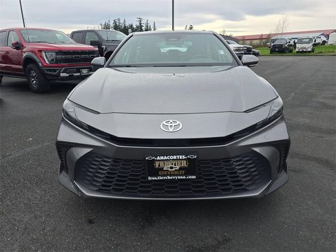 Used 2025 Toyota Camry SE image 8