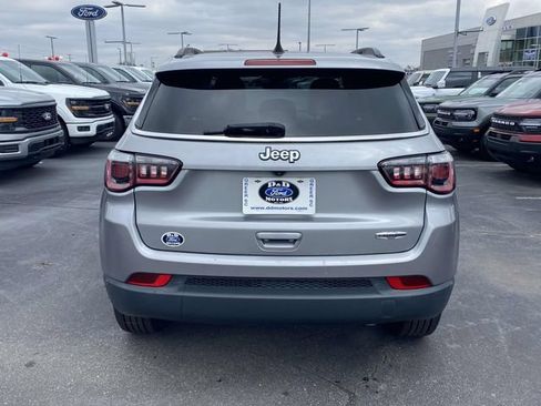 Used 2019 Jeep Compass Latitude FWD image 5
