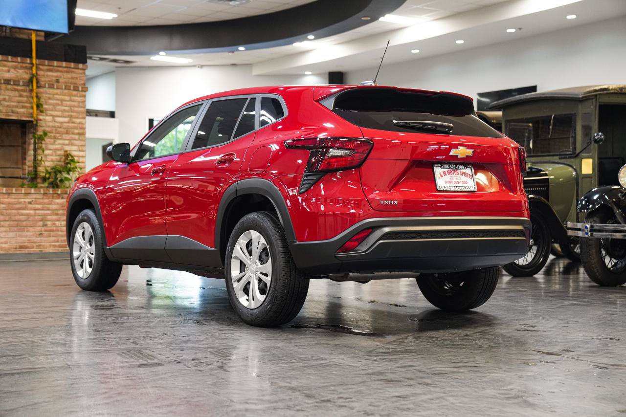 Used 2026 Chevrolet Trax LS FWD image 14