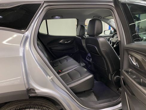Used 2024 GMC Terrain SLT image 14