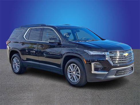 Used 2022 Chevrolet Traverse LT image 3