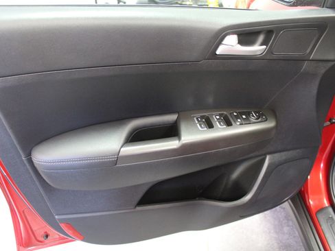 Used 2020 Kia Sportage LX image 17