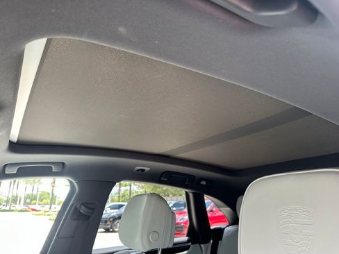 Certified 2023 Porsche Macan AWD/4WD image 22