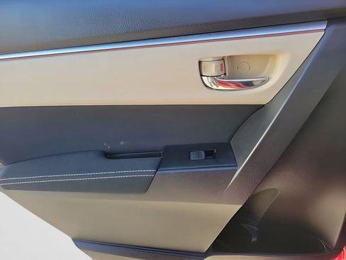 Used 2015 Toyota Corolla LE image 8