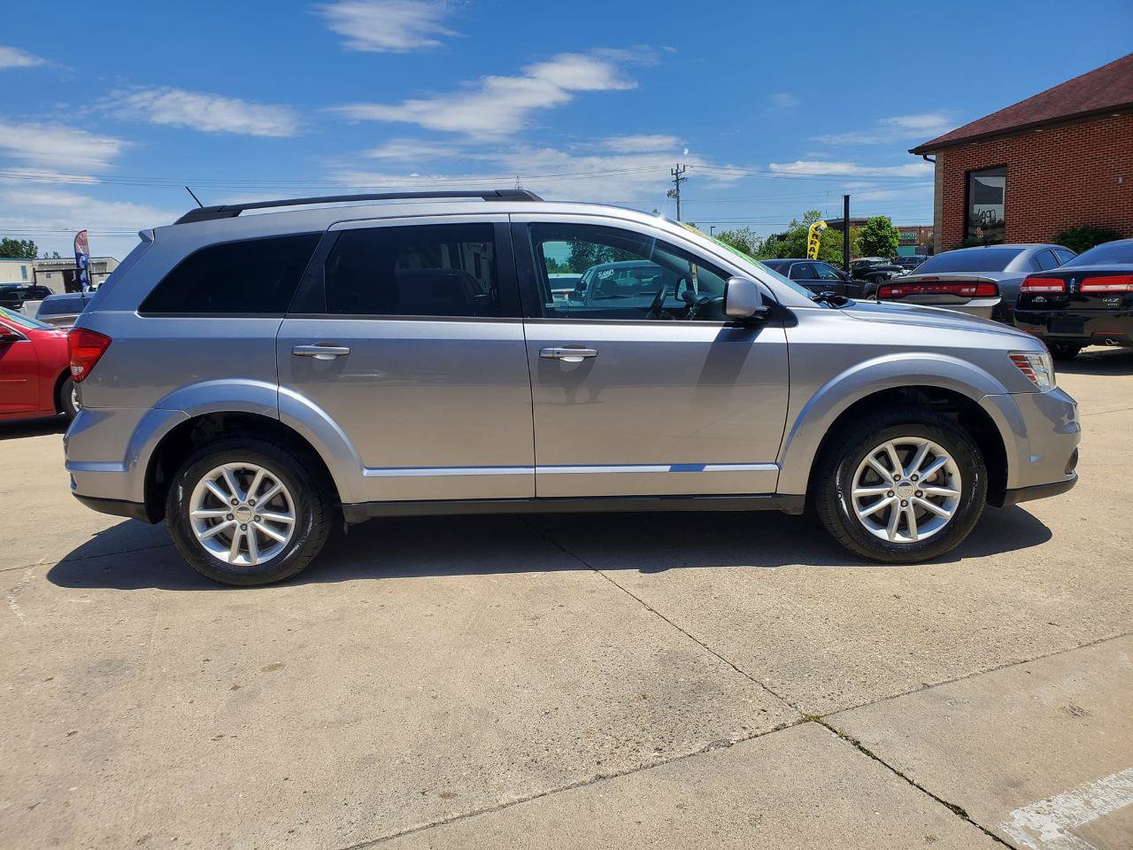 Used 2016 Dodge Journey SXT w/ Comfort/Convenience Group FWD image 4