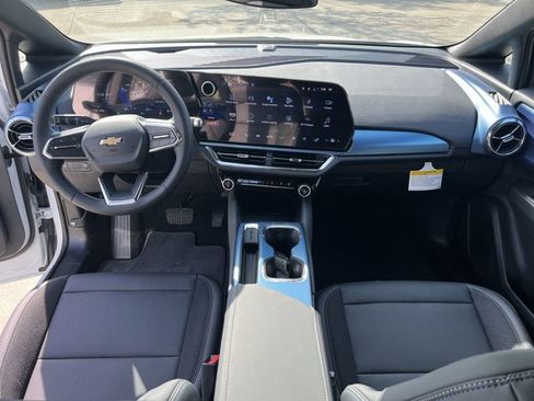 New 2025 Chevrolet Equinox EV LT image 21