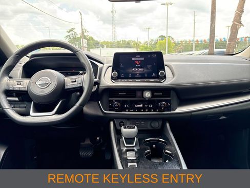 Used 2024 Nissan Rogue SV w/ SV Premium Package FWD image 5