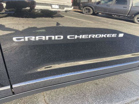 Used 2024 Jeep Grand Cherokee Limited w/ Luxury Tech Group II RWD image 24