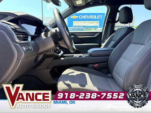 Used 2025 GMC Acadia Elevation FWD image 11