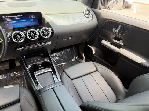 Used 2025 Mercedes-Benz GLA 250 4MATIC image 41