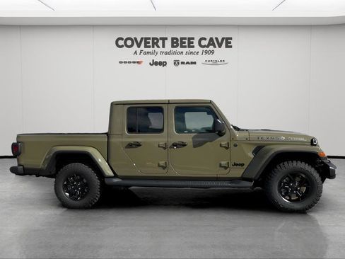 New 2025 Jeep Gladiator Sport image 11