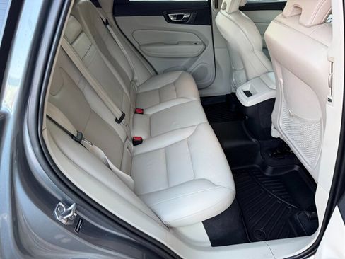 Used 2020 Volvo XC60 T6 Momentum image 15