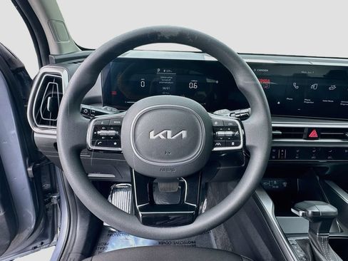 Certified 2025 Kia Sorento LX FWD image 11