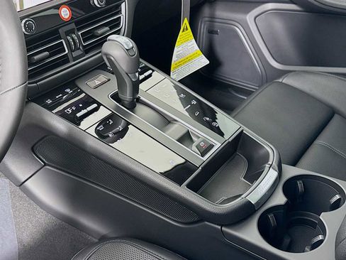 New 2026 Porsche Macan image 21