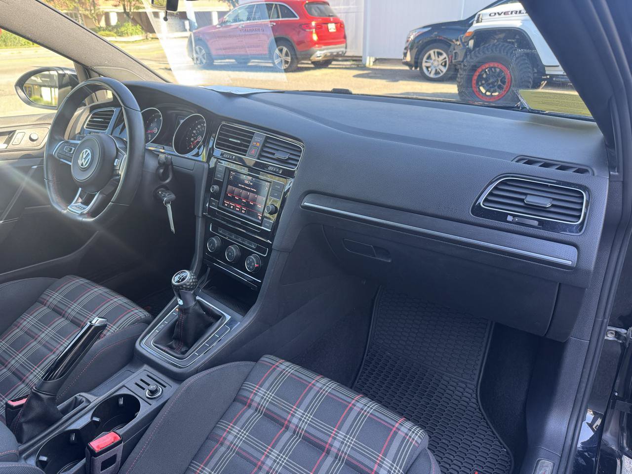 Used 2020 Volkswagen GTI SE FWD image 26
