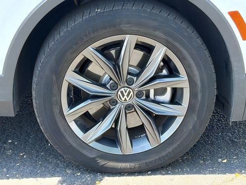 Used 2022 Volkswagen Tiguan SE FWD image 9