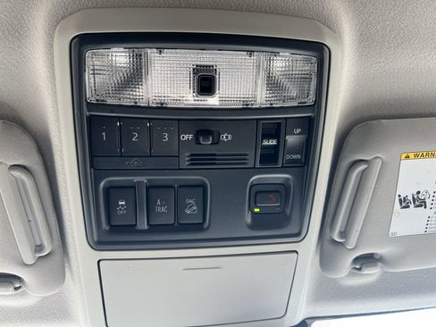 Used 2022 Toyota 4Runner Limited AWD/4WD image 28
