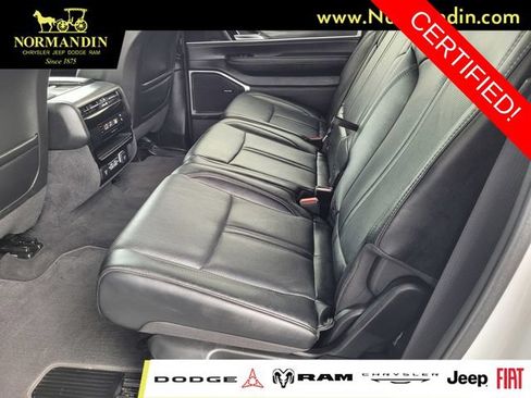 Certified 2023 Jeep Wagoneer L Series II AWD/4WD image 17