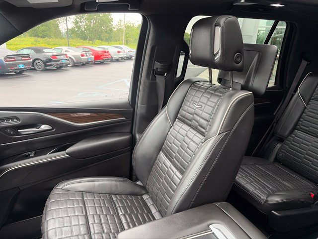 Used 2023 Cadillac Escalade Sport Platinum w/ LPO, ONYX Package AWD/4WD image 9