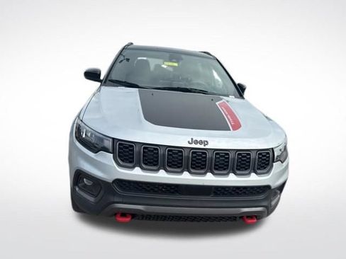 Used 2025 Jeep Compass Trailhawk AWD/4WD image 8