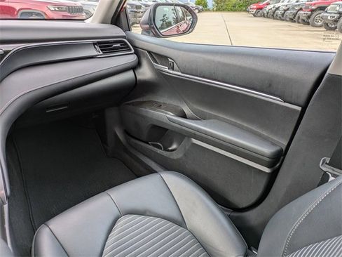 Used 2024 Toyota Camry SE image 16