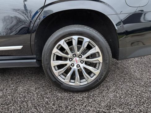 Used 2021 GMC Yukon Denali w/ Denali Premium Package image 14