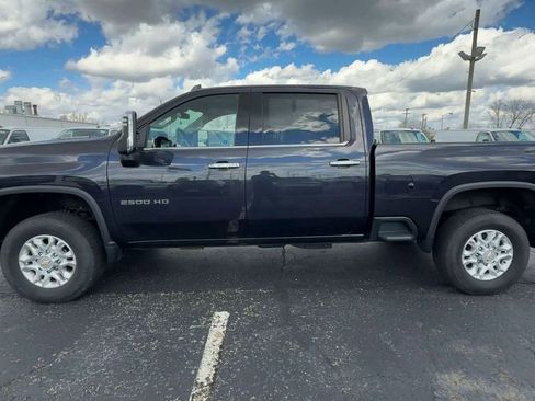 Used 2024 Chevrolet Silverado 2500 LTZ AWD/4WD image 5
