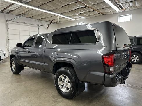 Used 2018 Toyota Tacoma SR image 36