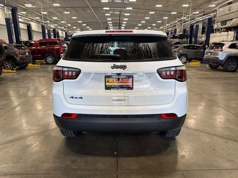 New 2025 Jeep Compass Latitude w/ Sun & Sound Group image 5