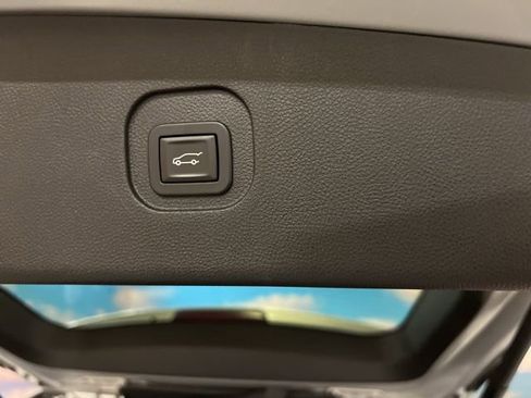 Used 2017 Chevrolet Equinox Premier w/ Enhanced Convenience Package image 63