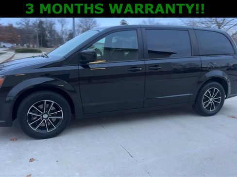 Used 2018 Dodge Grand Caravan SE image 2