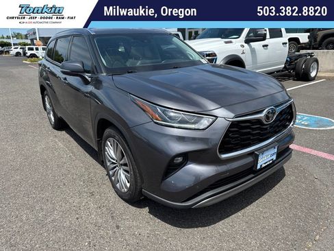 Used 2022 Toyota Highlander Platinum AWD/4WD image 1