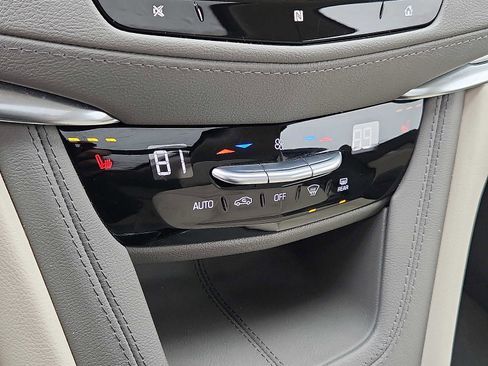 Used 2021 Cadillac XT5 Premium Luxury image 15